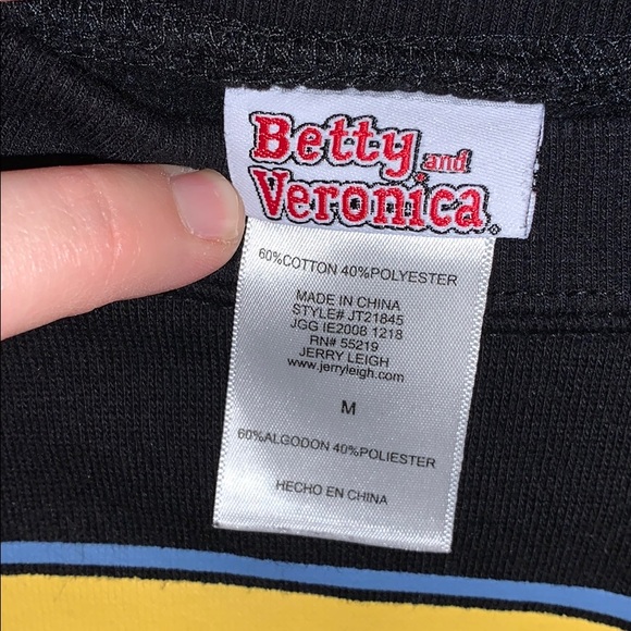 Riverdale Betty and Veronica Cropped Sweatshirt - Picture 5 of 5